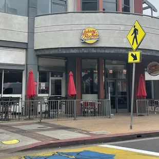 outside, pizza