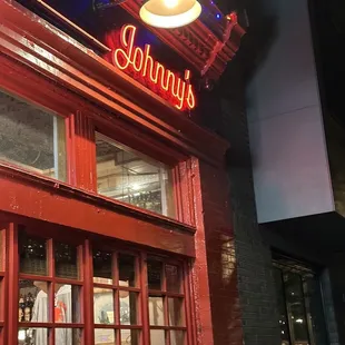 the outside of a restaurant