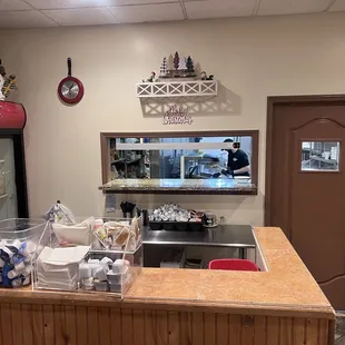 You can tell the employees are treated well by the orderliness and simplicity. A true diner at its finest.