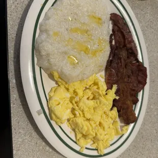 Two eggs with 4 slices of crispy bacon and grits