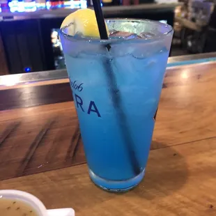 Royal blue lemonade (Alcoholic)