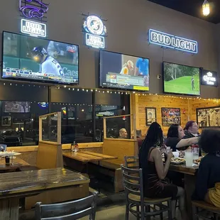 ramen and noodles, interior