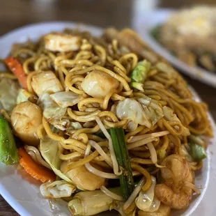 Shrimp and scallop chow main