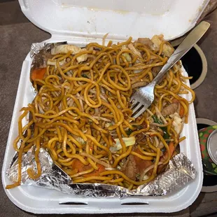 Chow Mein Tasting Noodles, really good! Medium Spicy Chicken/Beef Plate! Yummmm!!! 10/10