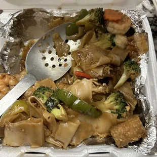 Drunken noodle with shrimp