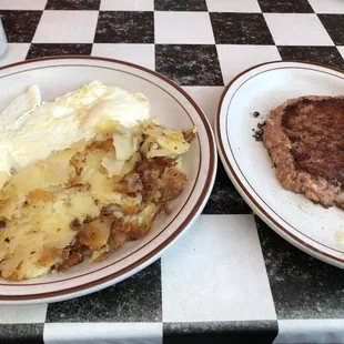 Corned beef hash w/ 2 eggs over medium &amp; home fries