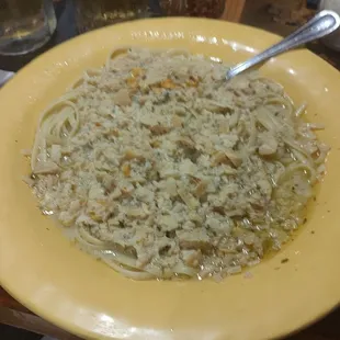 Linguine with white clam sauce