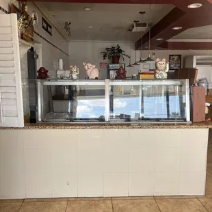 Closed without signs or restaurant hours