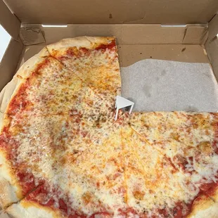 Cheese pizza 18&quot;