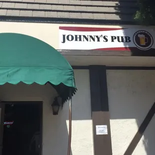 Johnny&apos;s Pub