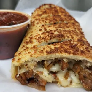 Sausage Stromboli was great and came with a nice bold flavored marinara sauce for dipping. Make sure you ask them to heat it up extra.