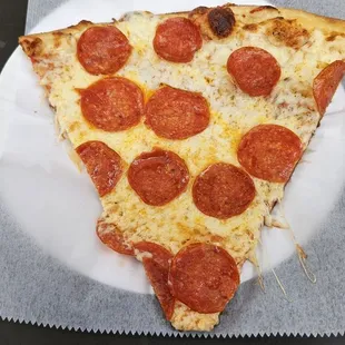 New York style pepperoni pizza slice was nice, fresh, and great quality!