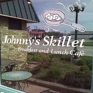 the outside of a restaurant