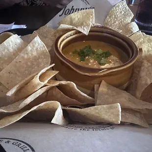 Chips &amp; queso