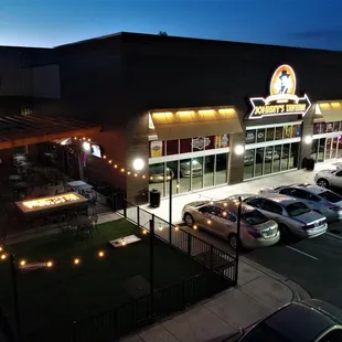 the outside of the restaurant