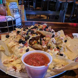 Yummy chicken espi nachos at HH for $5. The chips are so crispy and thin.