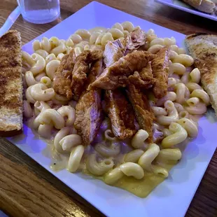 mac and cheese with buffalo chicken on top