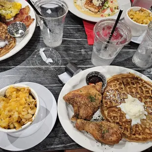 Chicken&amp;Waffles w mac&amp;cheese