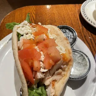 Grecian chicken pita