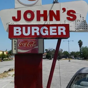 Must be called "Johns Burger" because of all the prostitution that happens in this lot at night.
