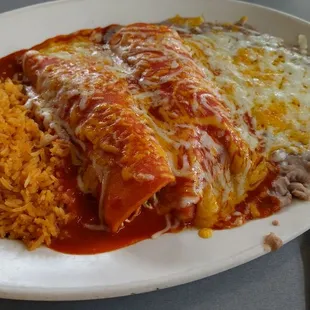 a plate of mexican food