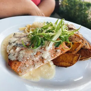 Salmon w/ lemon bur blanc that is uh-mazing!