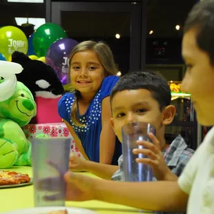 All of our parties are easy to plan and host. We have lots of options to make sure everyone has tons of fun!