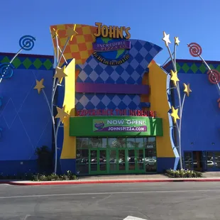 Finally open! I great alternative to the strip. Great food awesome service!