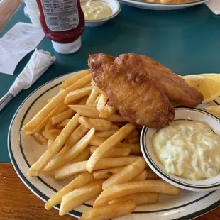 Fish &amp; Chips and tartar sauce