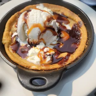 a pan of ice cream and caramel