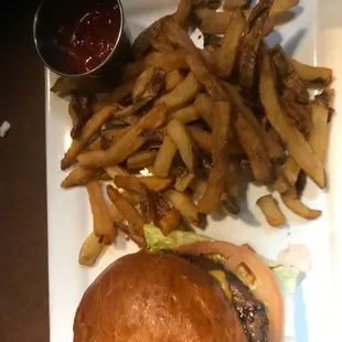 Cheeseburger with fries