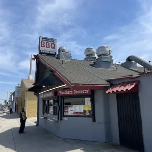 the outside of the restaurant