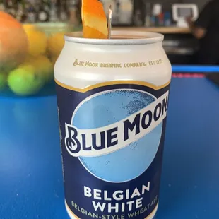 a can of blue moon belgian white