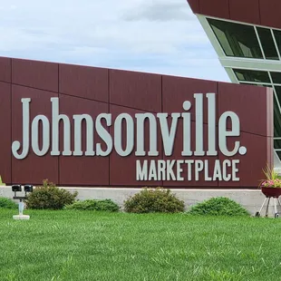 a sign for johnsonville market place