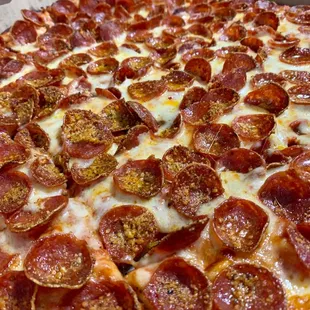 The business owner photo of the pepperoni pizza was legit. Our pizza looked the same.  #UpCloseSavor