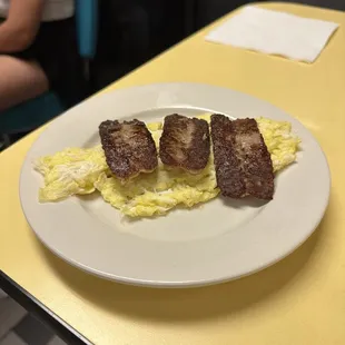 2 eggs scrambled w sausage