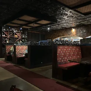 booths and tables