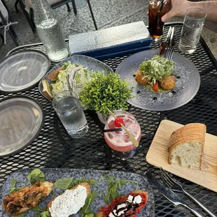 Bruschetta, fried mozzarella, salad