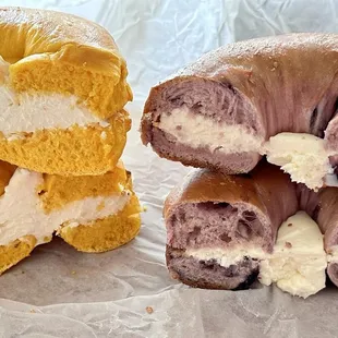 \ (･‿･) /ﾟ*:｡ﾟ Saturday morning calls for "eggcellent" egg and blueberry bagels with plain cream cheese @ #JointBagel