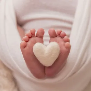 Tiny toes