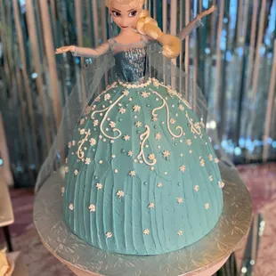 Elsa frozen cake