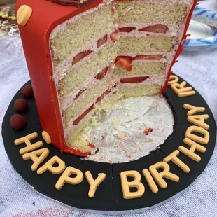 Vanilla cake with fresh strawberry (extra cost) filling, tasted so good!