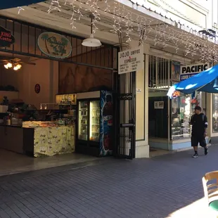 Front on Fort Street Mall