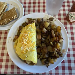 Omelette with ham, onion, mushrooms and jalapeno peppers and home fries