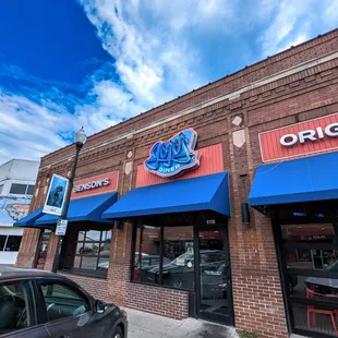 the outside of the restaurant