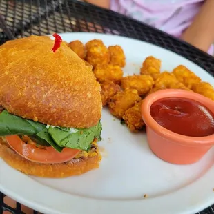 Burger w/ tots