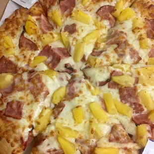 Best Hawaiian pizza ever it was very delicious  thank you for the great service.