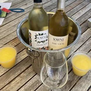 Mango Cider slushee. Lake view White and Vasacara Peach (they also had slushees in this too) .