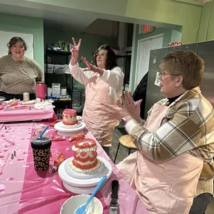 Galentines cake class
