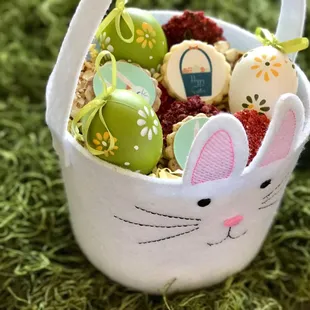 Add some hop to your Easter basket with our bunny Joli Cookies
